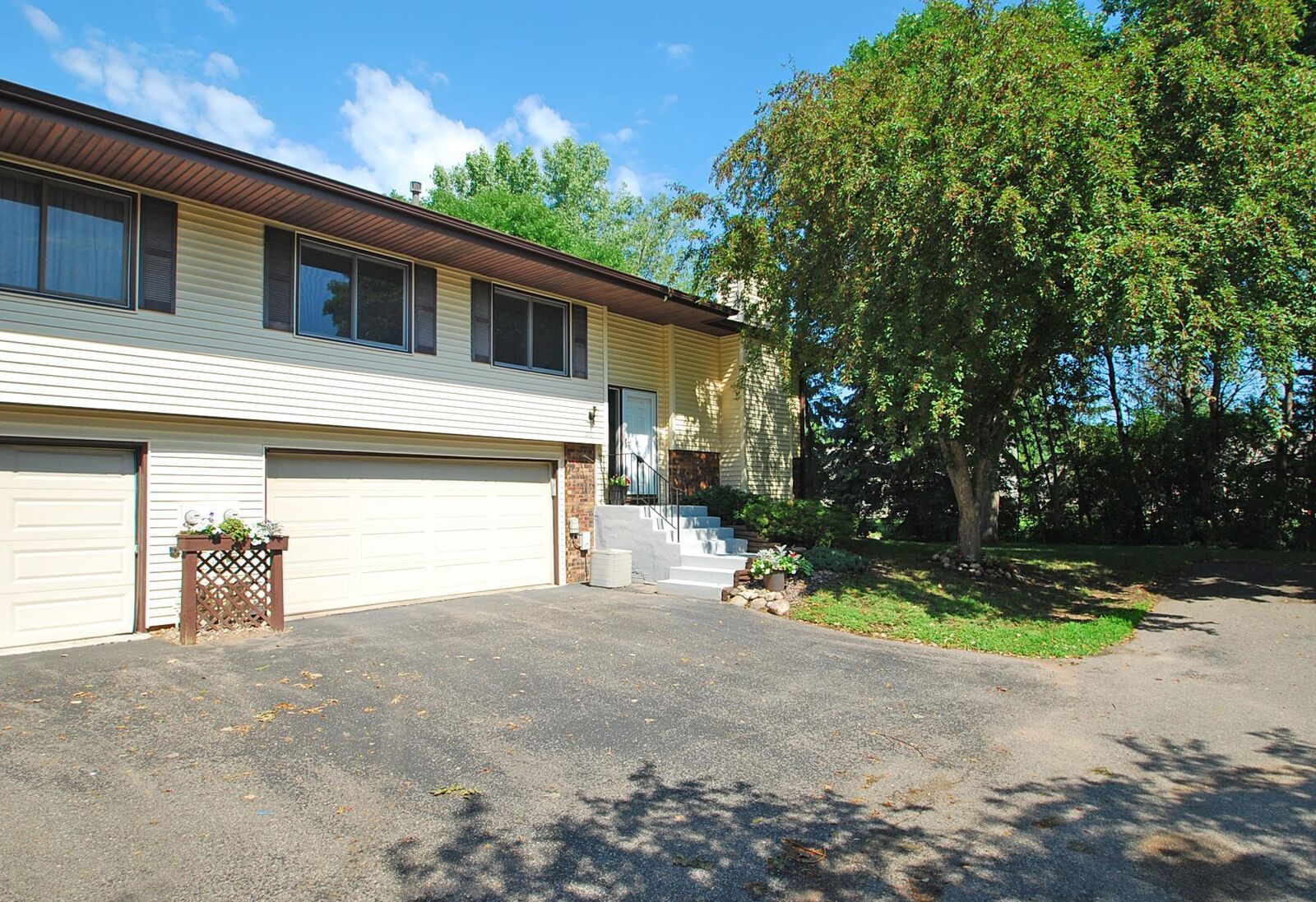 Property Photo: 911 Heritage Court W MN 55127