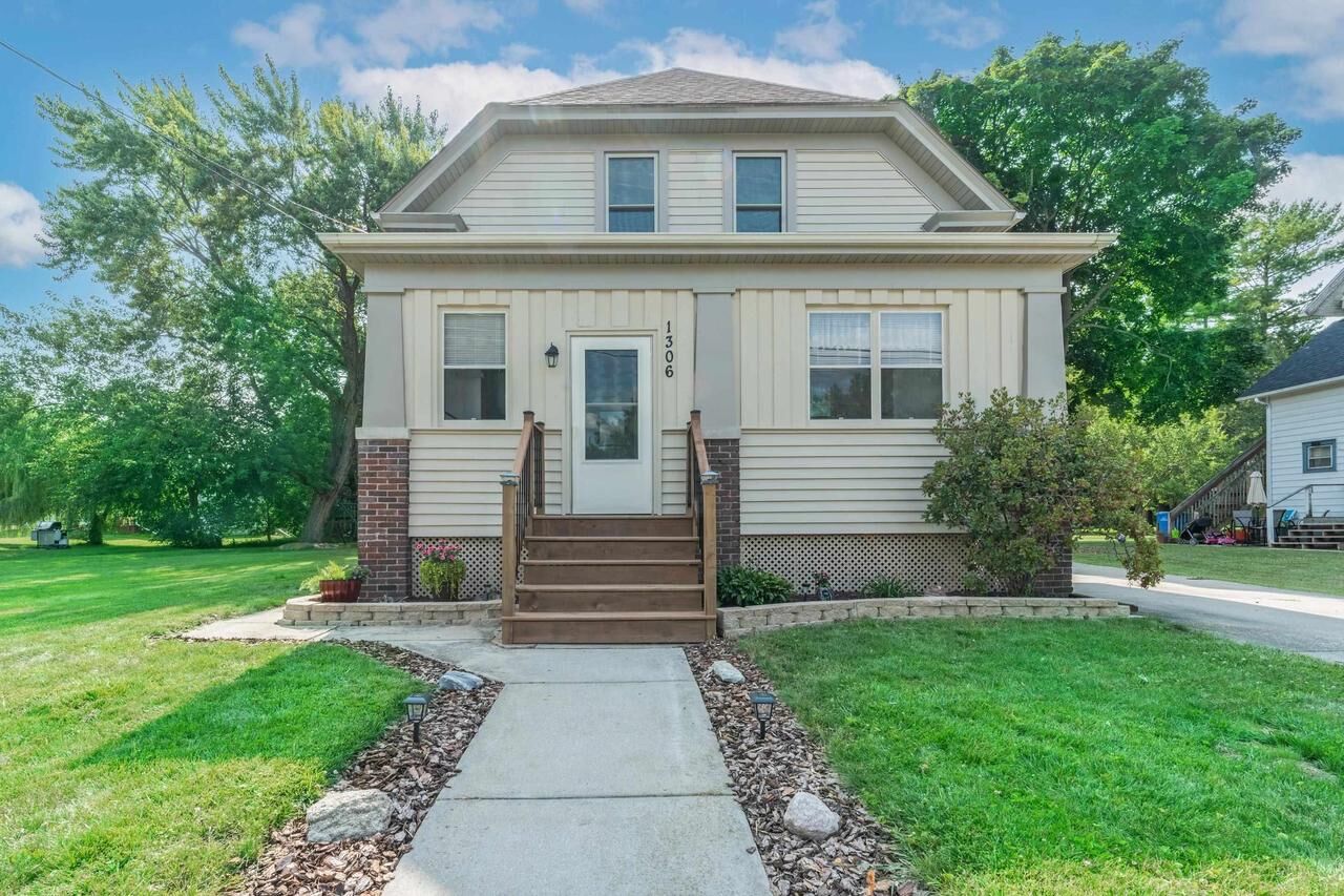 Property Photo: 1306 North 2nd Street WI 53098