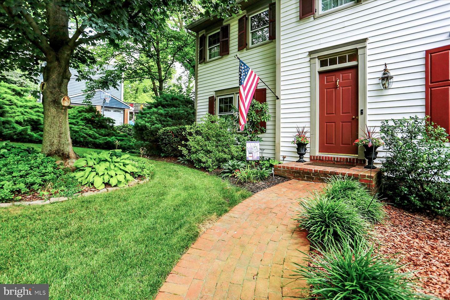 Property Photo: 1008 Woodridge Boulevard PA 17601