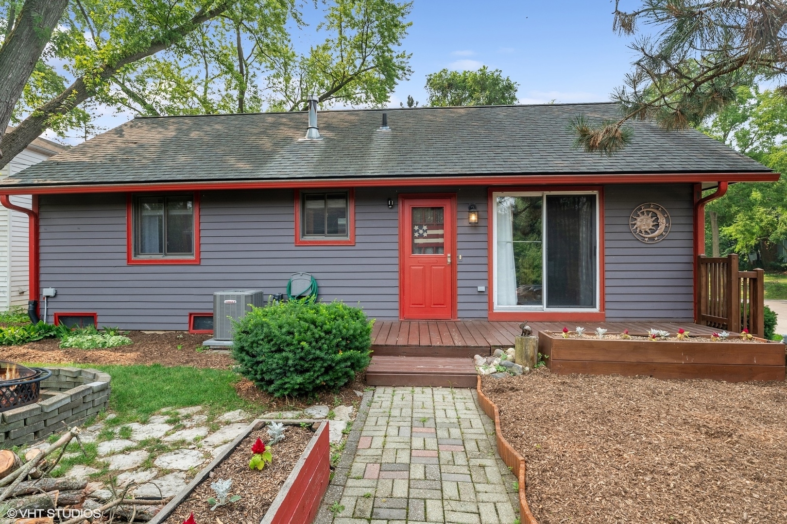 Property Photo:  402 Forest Drive  IL 60042 