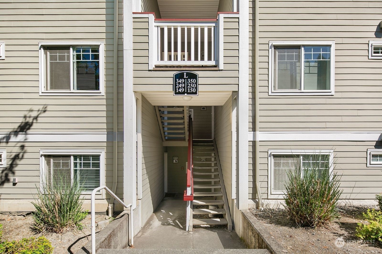 Property Photo:  18501 SE Newport Way L349  WA 98027 