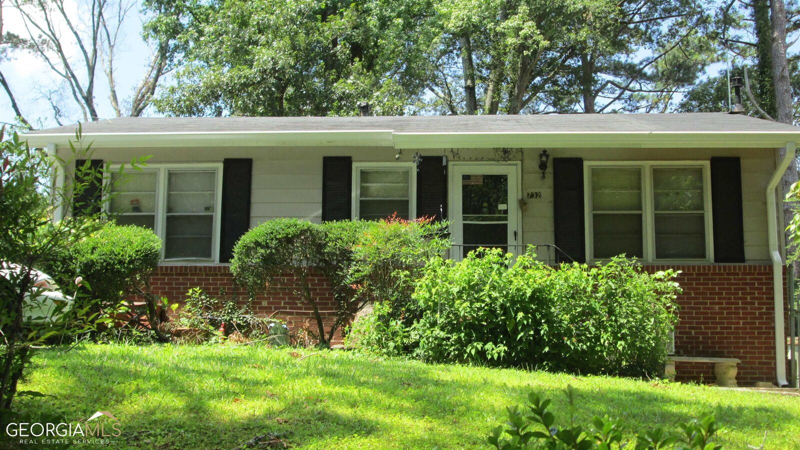 Property Photo: 732 Ford Place GA 30079