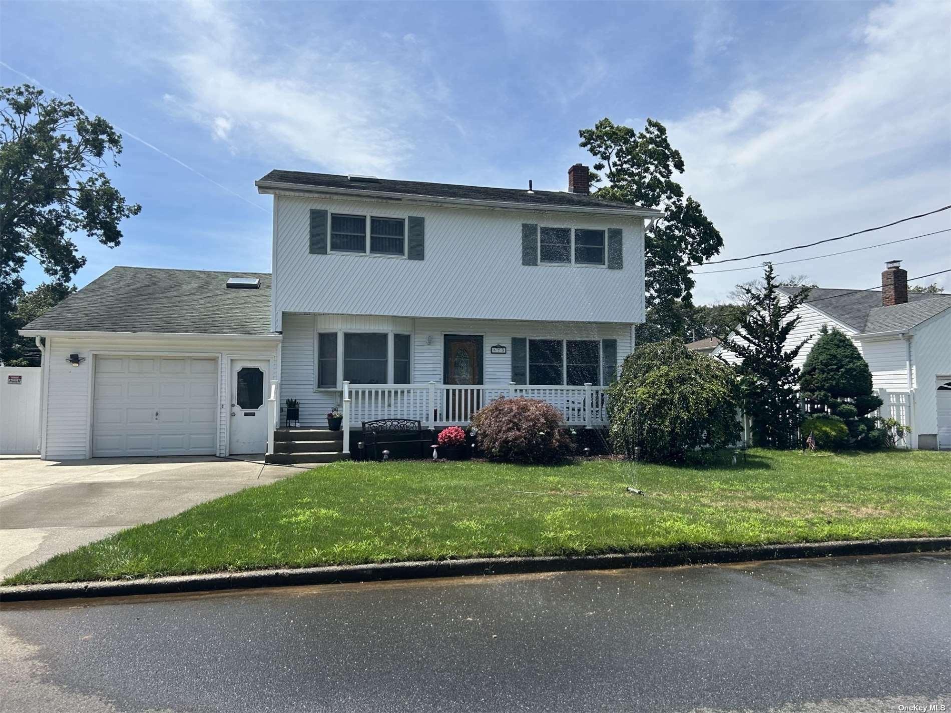 575 N Hamilton Avenue  Lindenhurst NY 11757 photo