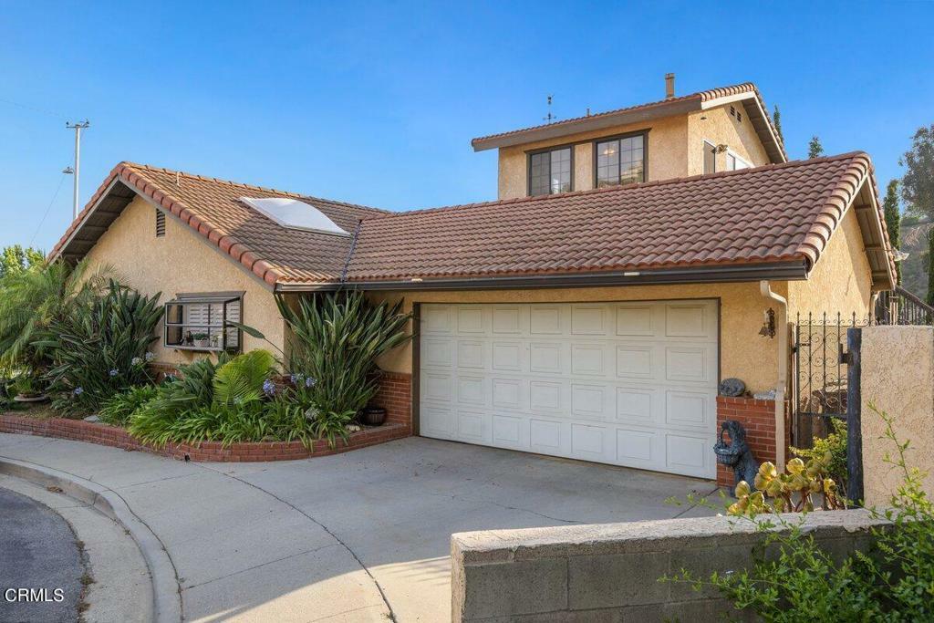 Property Photo:  572 Howie Court  CA 93060 