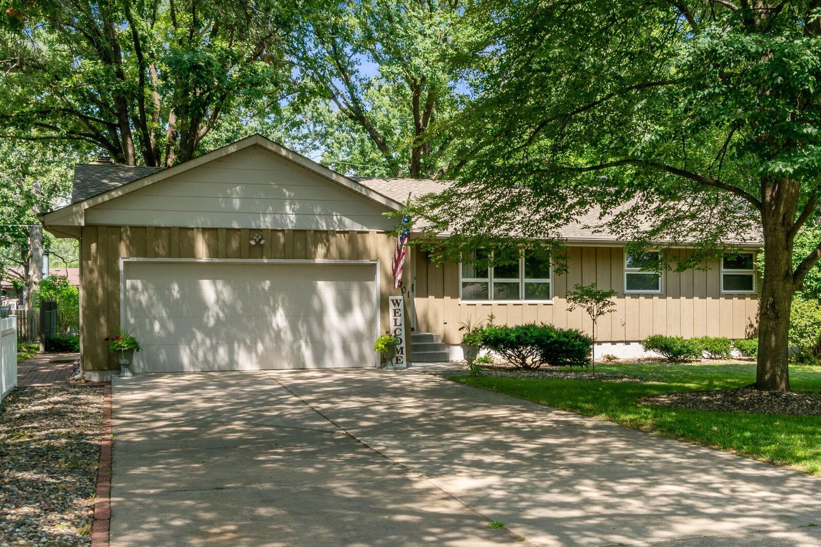 Property Photo: 901 17th Street MN 55055