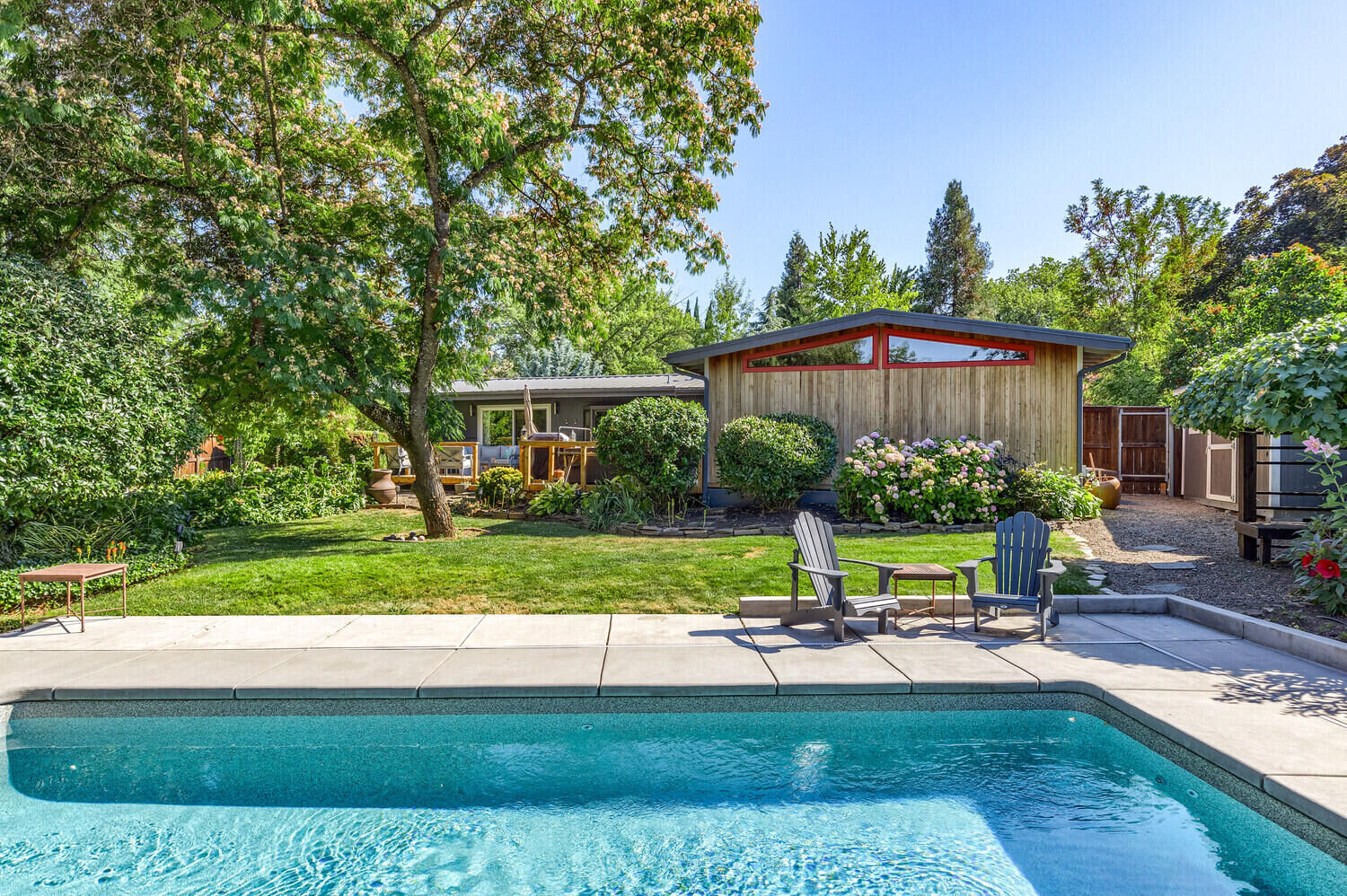 Property Photo: 335 E F Street OR 97530