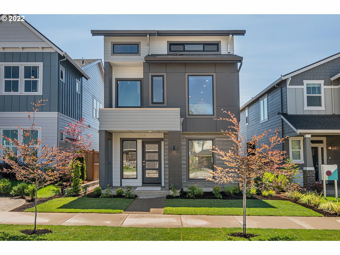 Property Photo: 4156 SE 75th Ave OR 97123