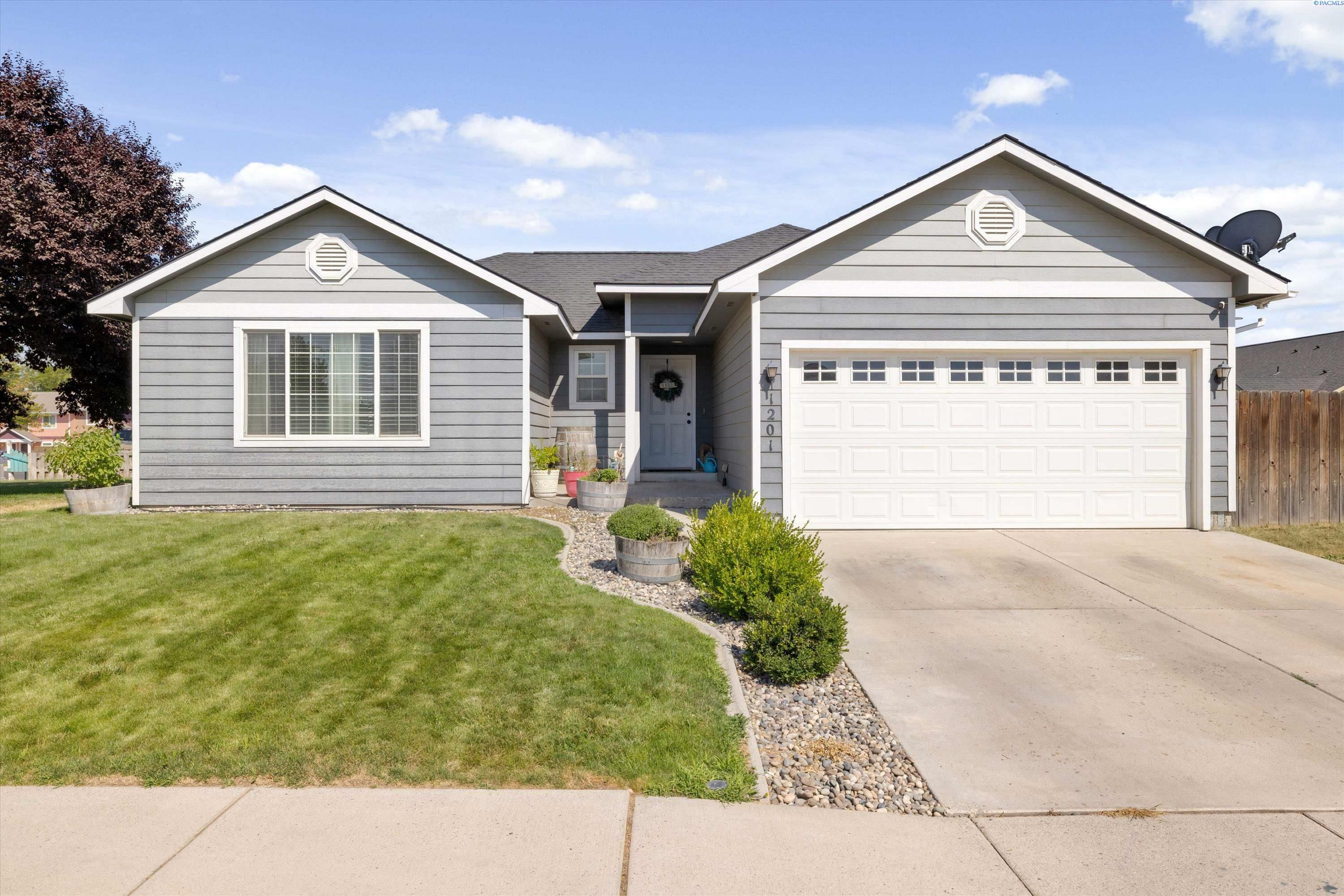 Property Photo:  1201 Ela Loop  WA 98930-1495 