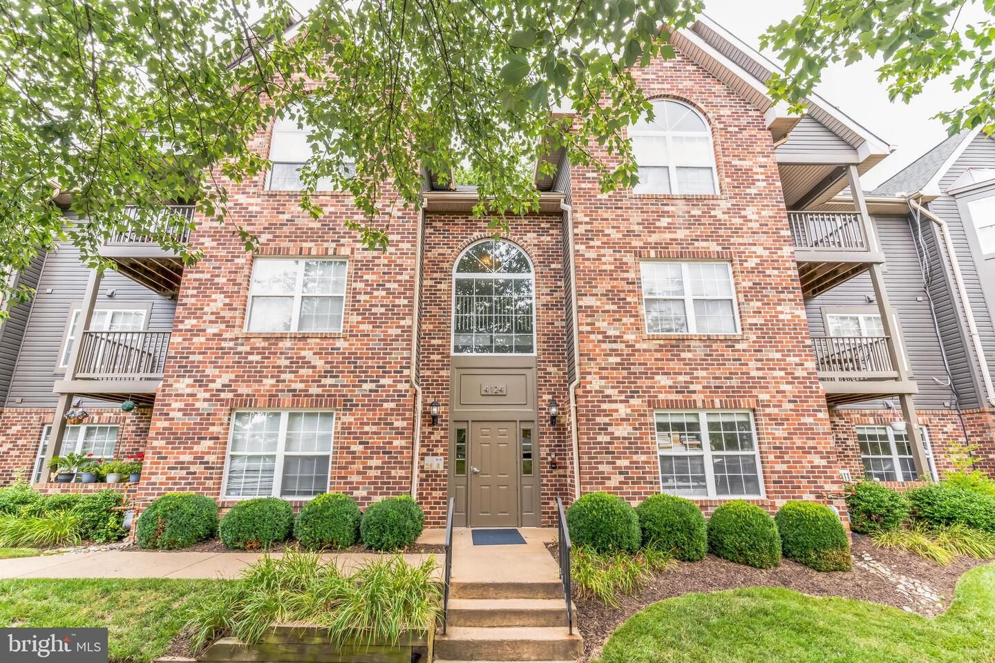 Property Photo:  4124 Monument Court 102D  VA 22033 