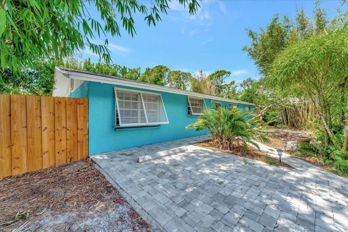 Property Photo:  691 Ponderosa Road  FL 34293 