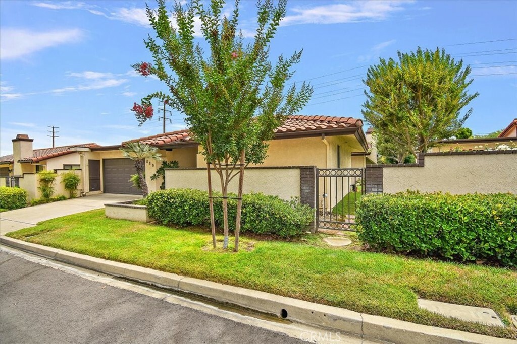 Property Photo:  880 Via Maria  CA 91784 