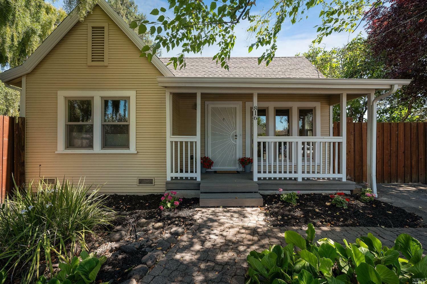 Property Photo: 816 Pressley Street CA 95404