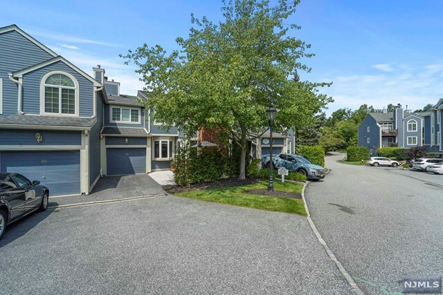 Property Photo:  328 Cambridge Drive 328  NJ 07446 