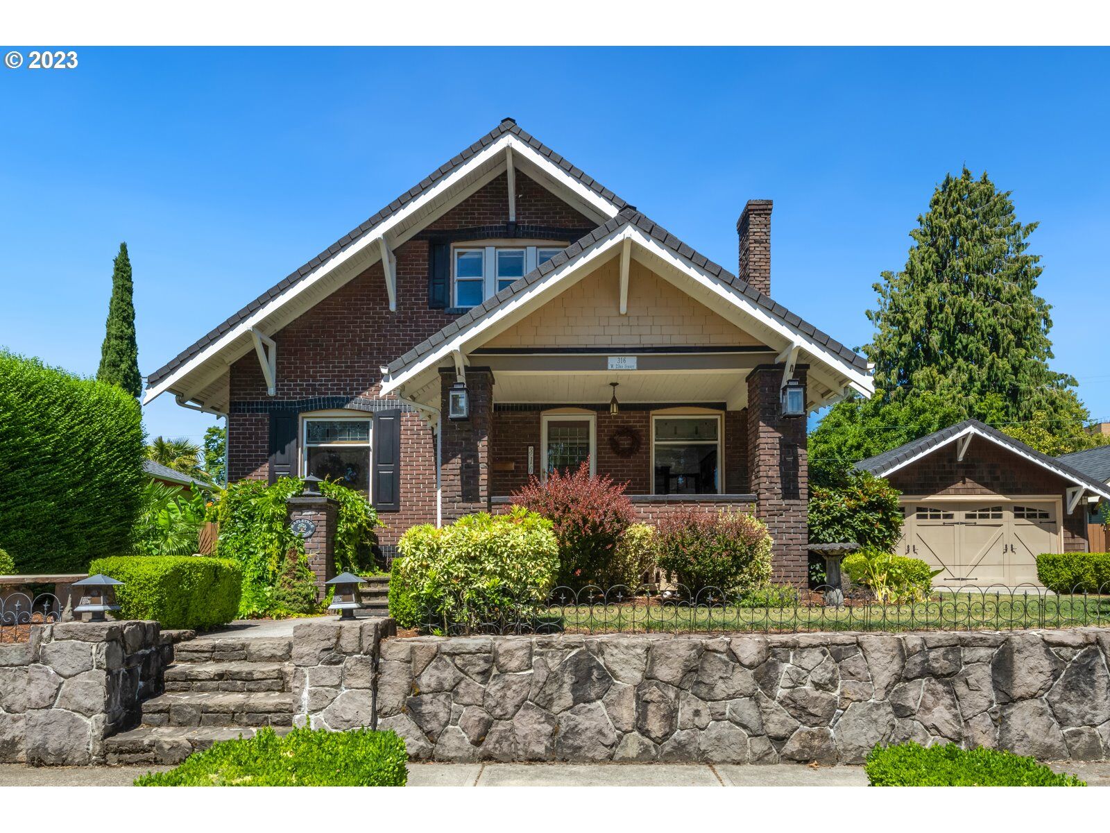 Property Photo:  316 W 23rd St  WA 98660 