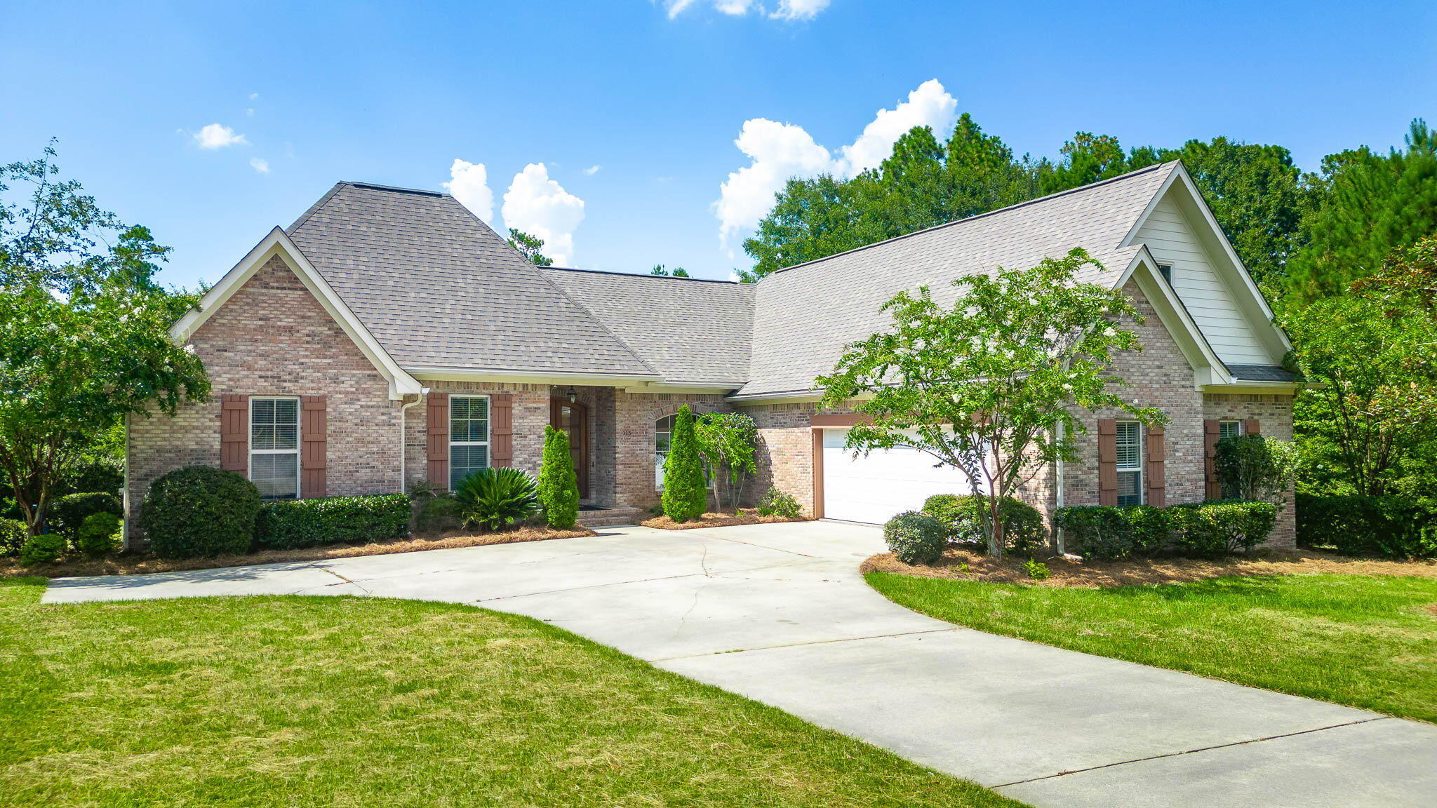 Property Photo:  115 Wedgewood Trace  MS 39402 