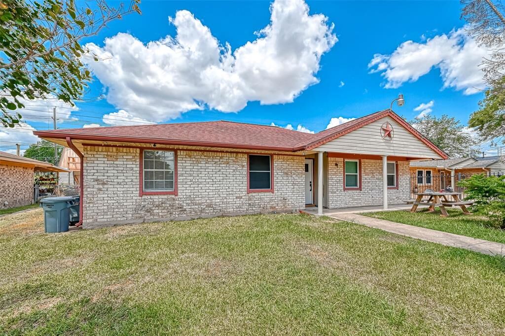 Property Photo:  6319 Overlook Drive  TX 77041 