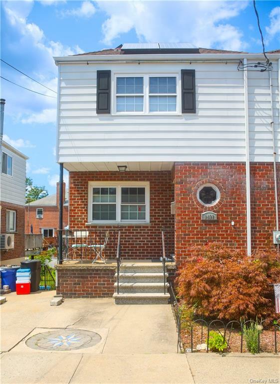 Property Photo:  1421 Reed Place  NY 10465 