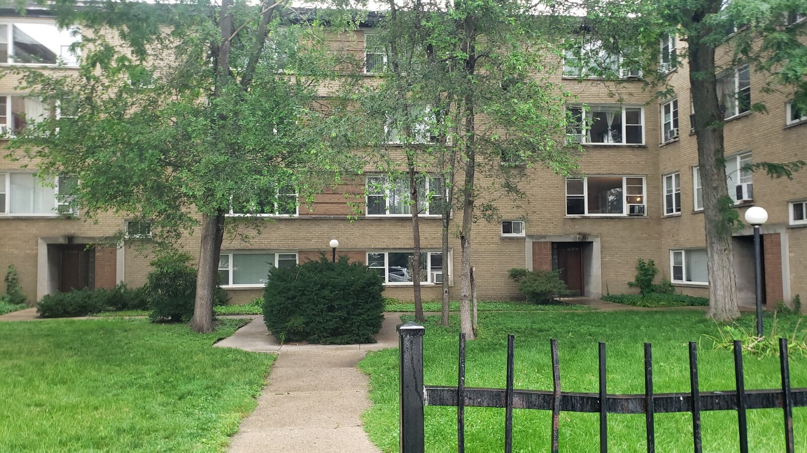 Property Photo: 6141 N Seeley Avenue 1D IL 60659