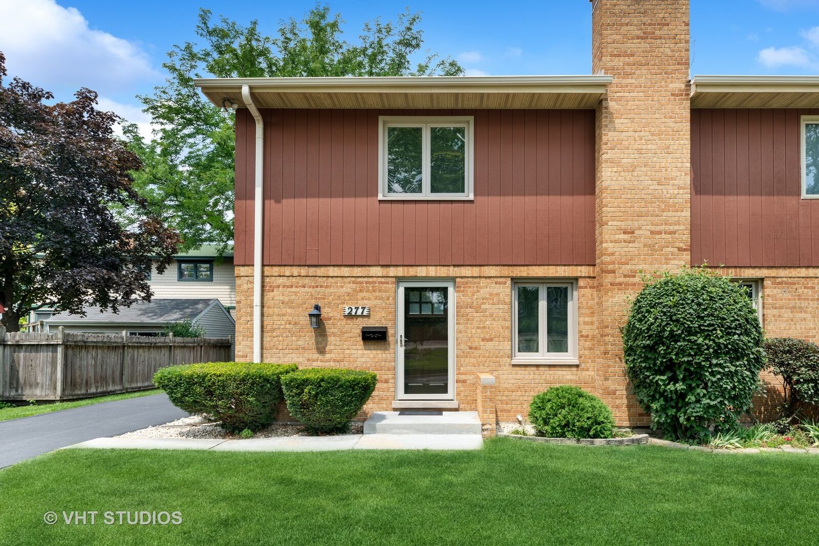 Property Photo:  277 E 1st Street  IL 60126 