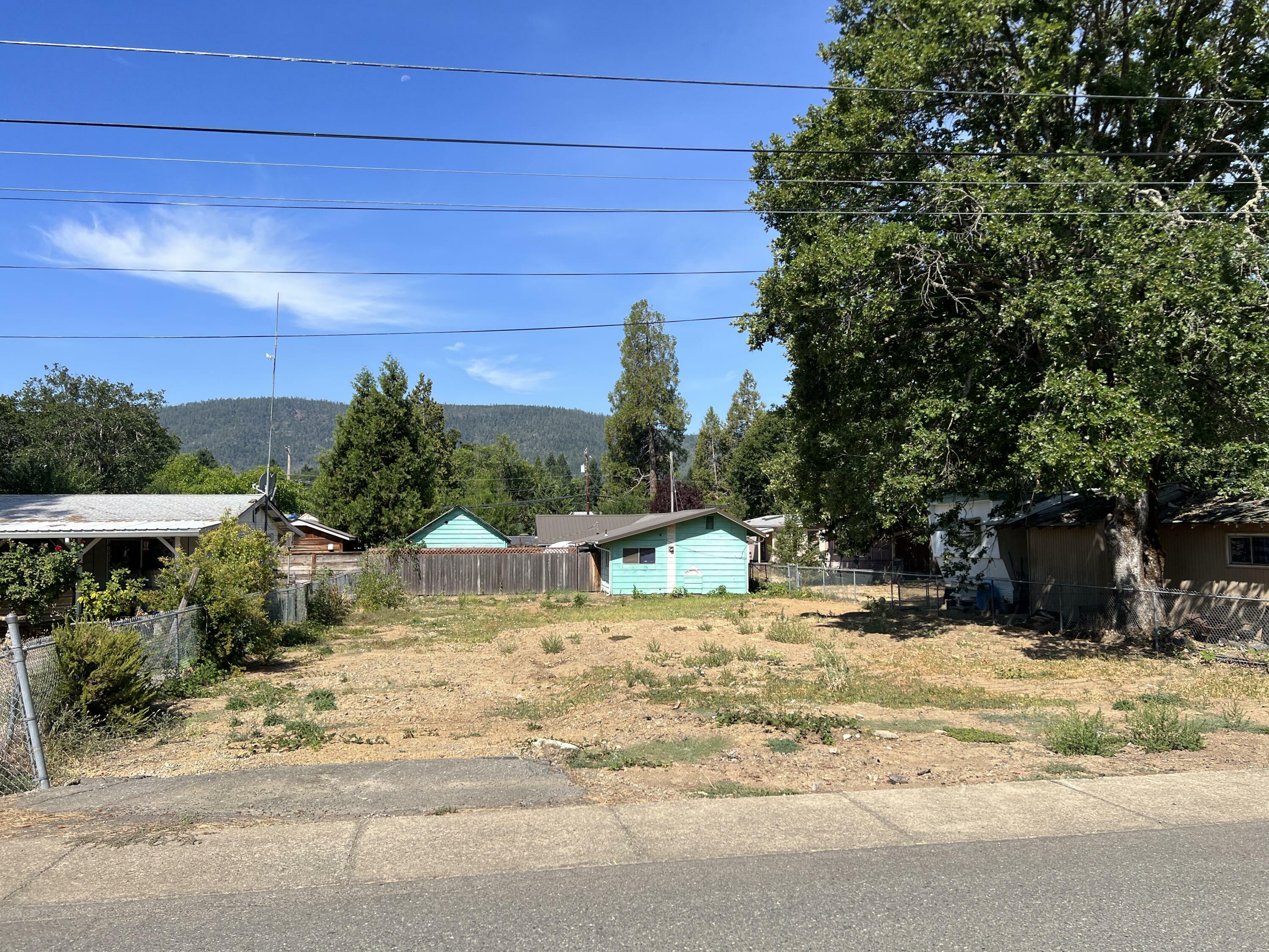 Property Photo:  308 S Junction Avenue  OR 97523 