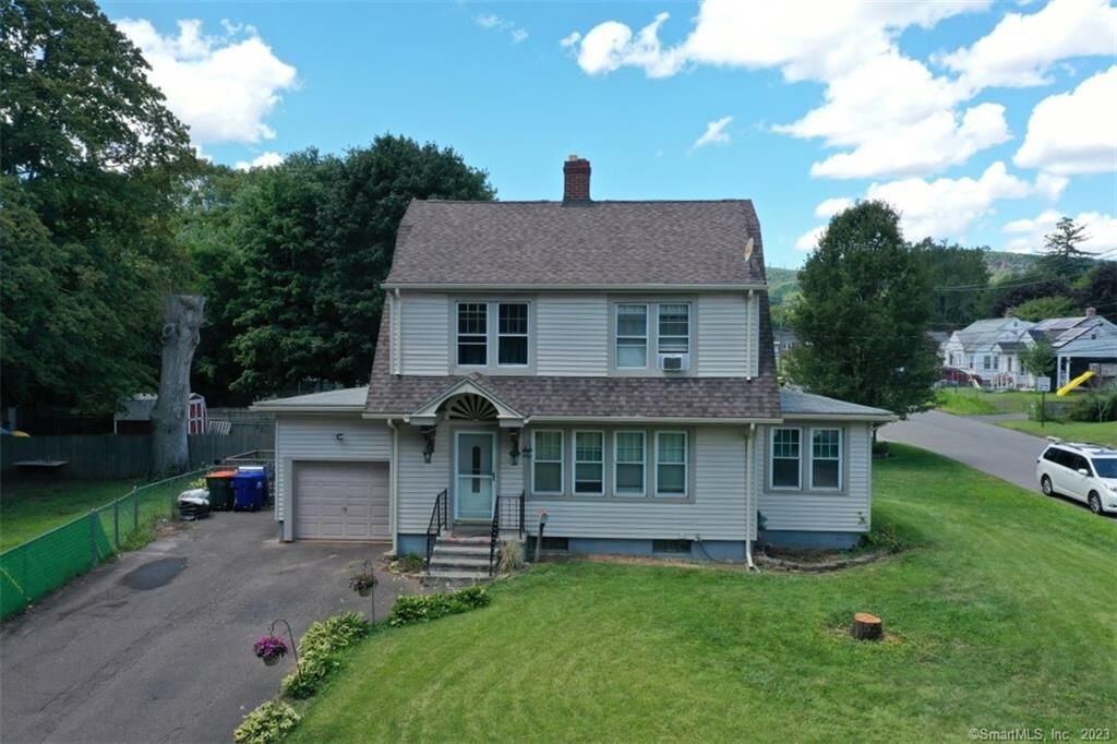 Property Photo:  129 South Vine Street  CT 06451 