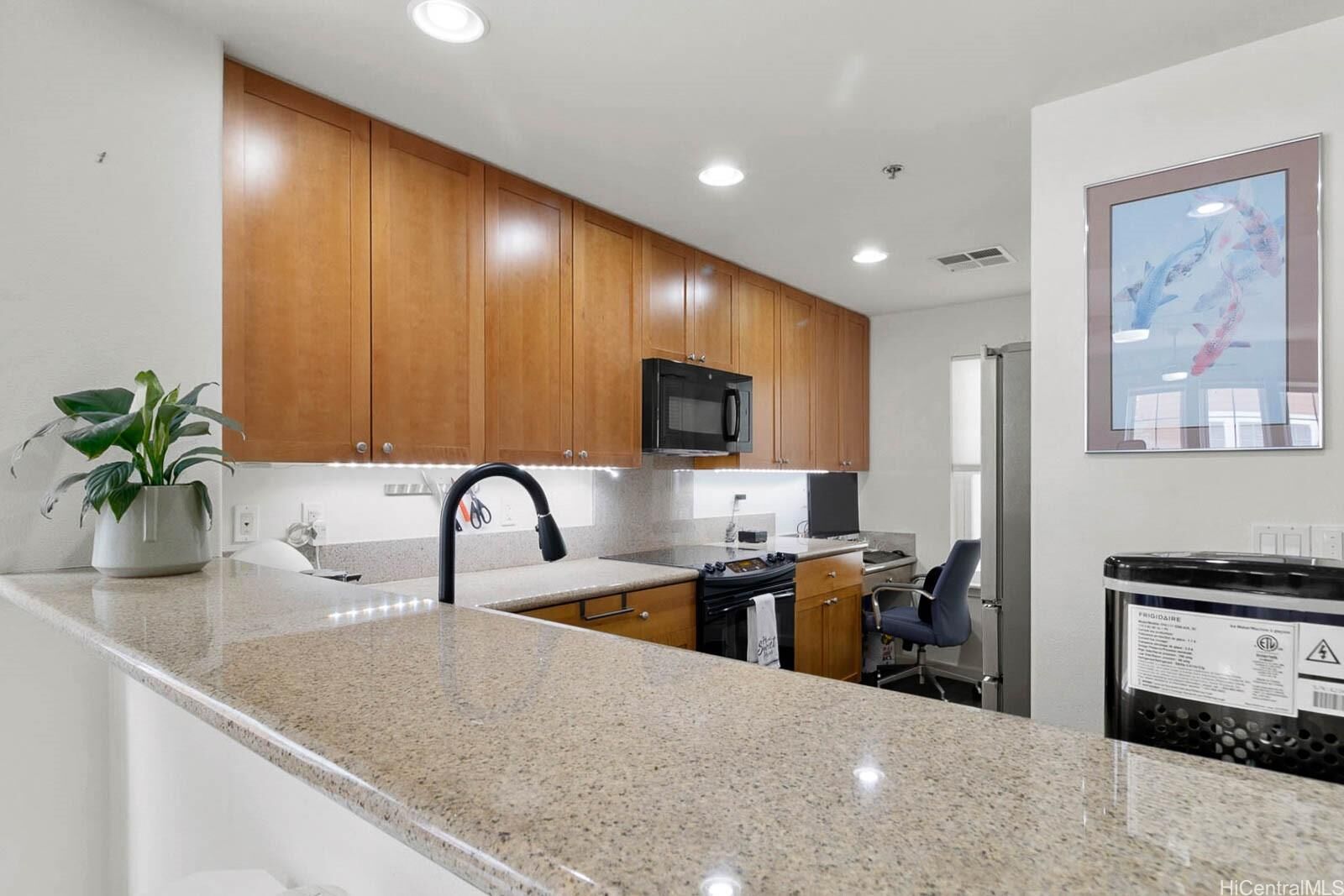 Property Photo:  520 Lunalilo Home Road 8328  HI 96825 