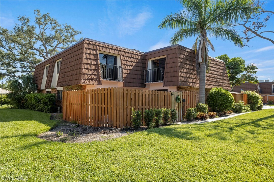 Property Photo:  1466 Park Shore Circle 3  FL 33901 