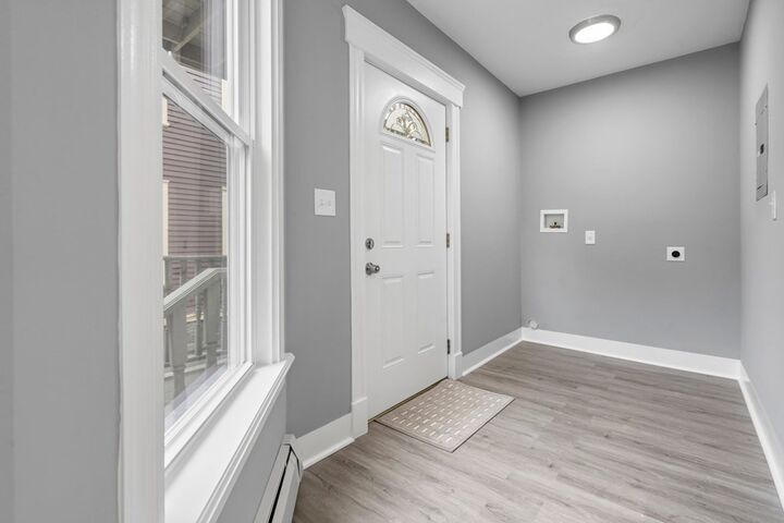 Property Photo:  142 Elm St 1  MA 01609 