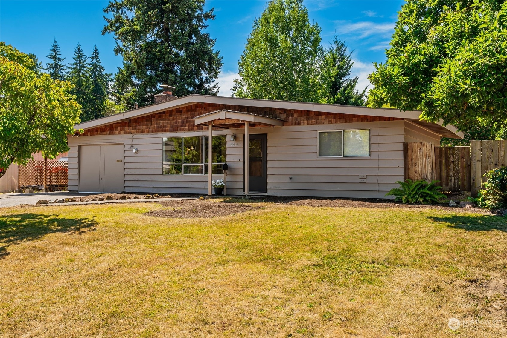 Property Photo:  4021 Gillette Avenue  WA 98310 