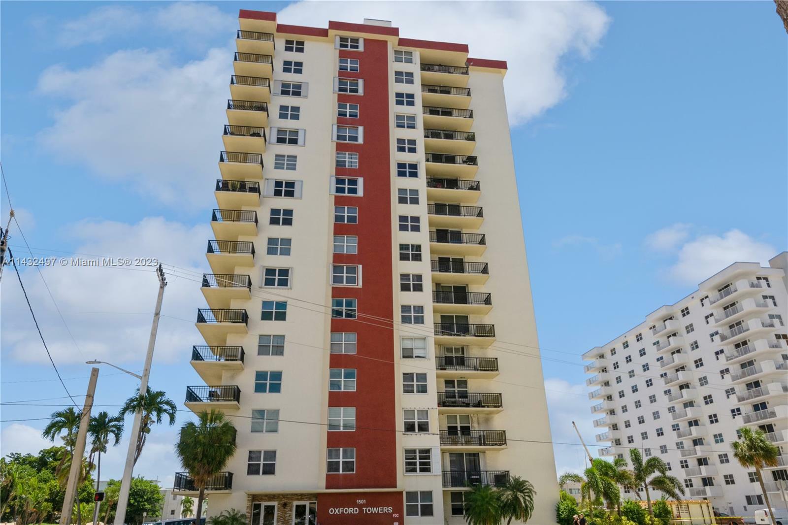 Property Photo: 1501 S Ocean Dr 1006 FL 33019