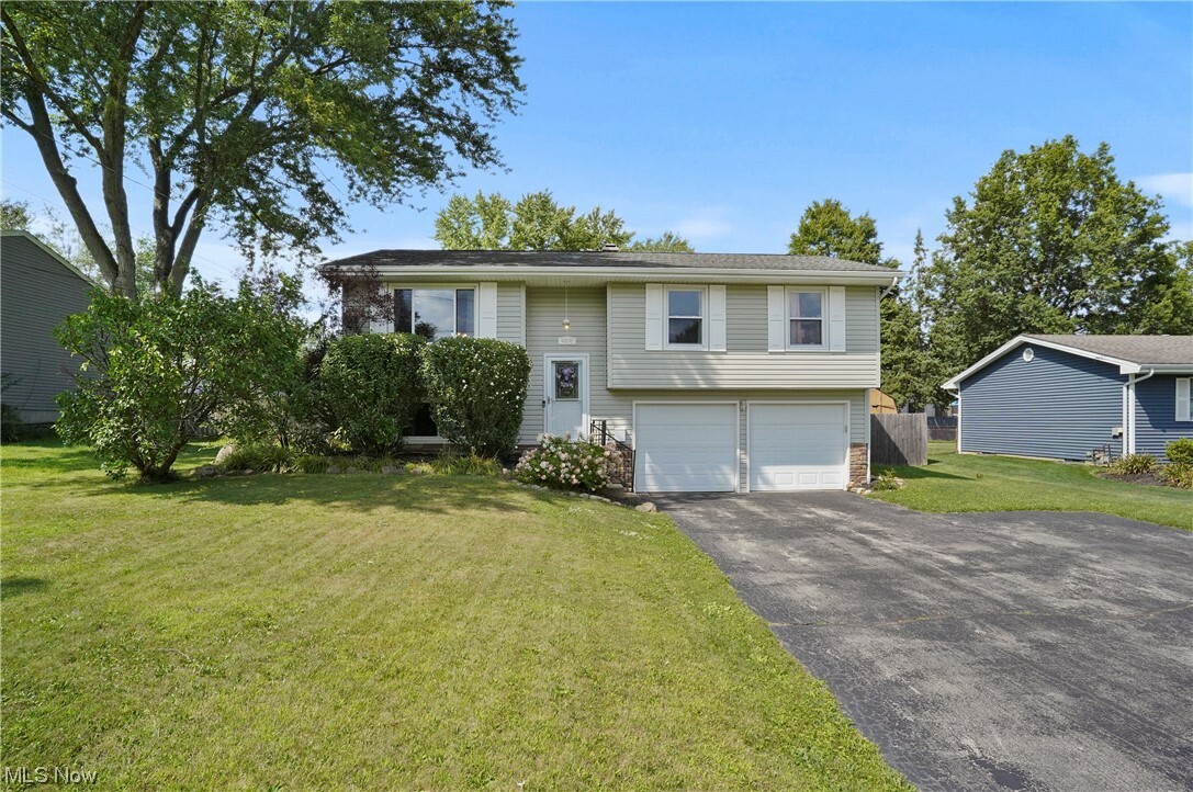 Property Photo: 4876 Pine Trace Street OH 44515