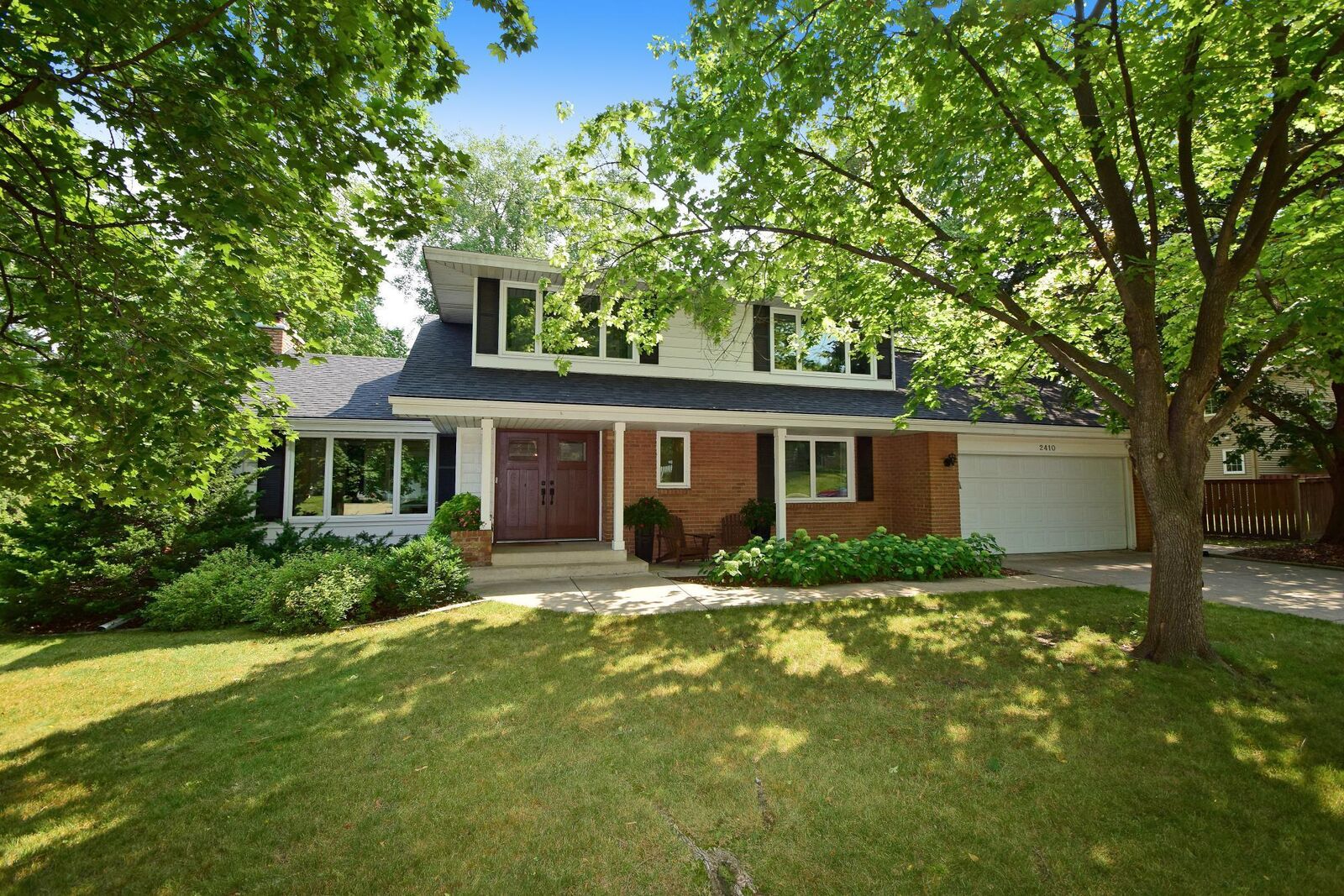 Property Photo:  2410 Brunswick Avenue N  MN 55422 