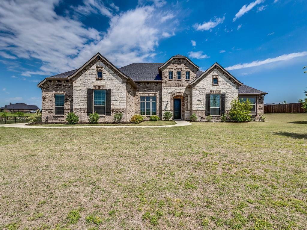 Property Photo:  213 Denali Way  TX 75167 