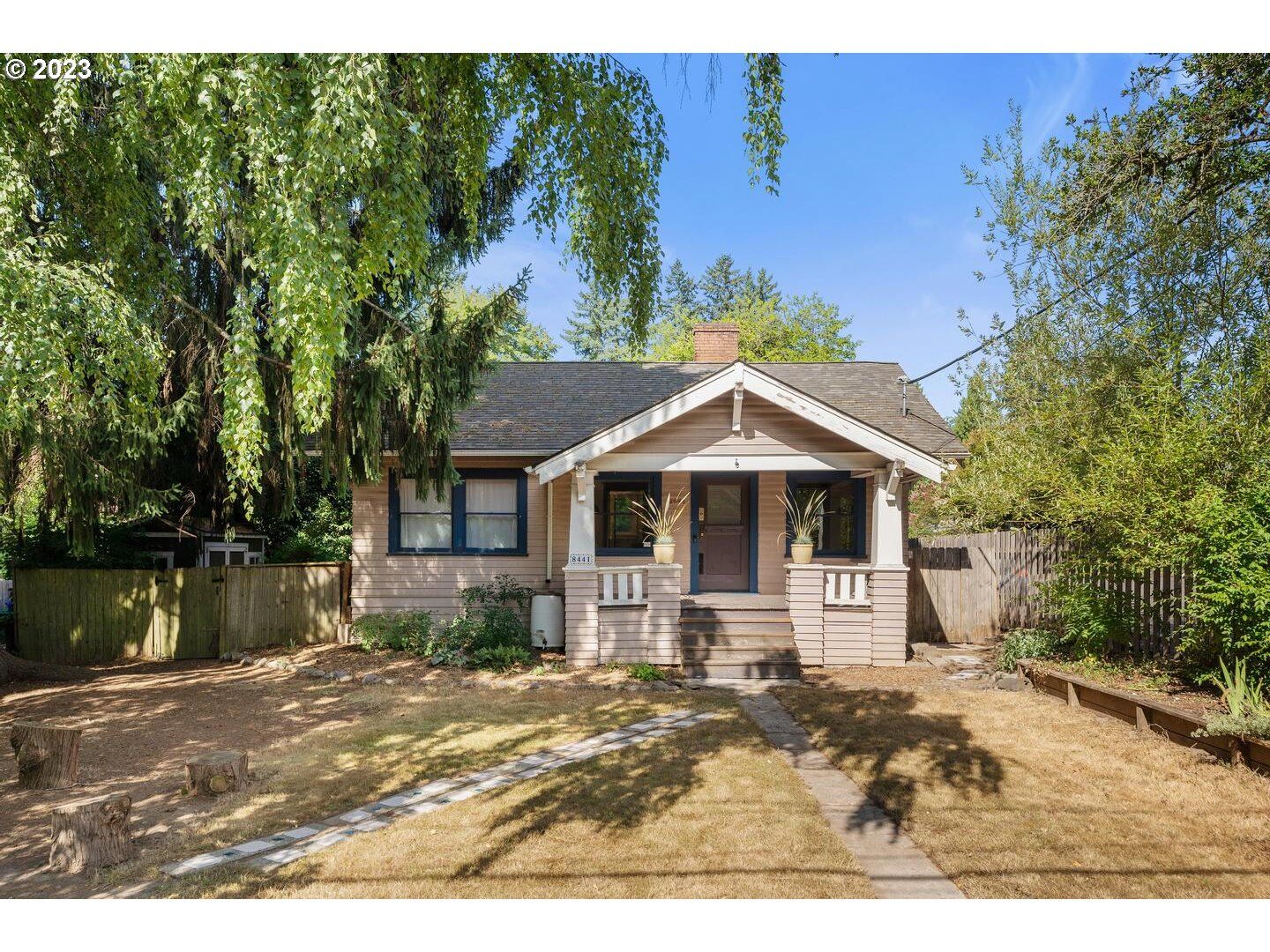 Property Photo:  8441 SW 30th Ave  OR 97219 
