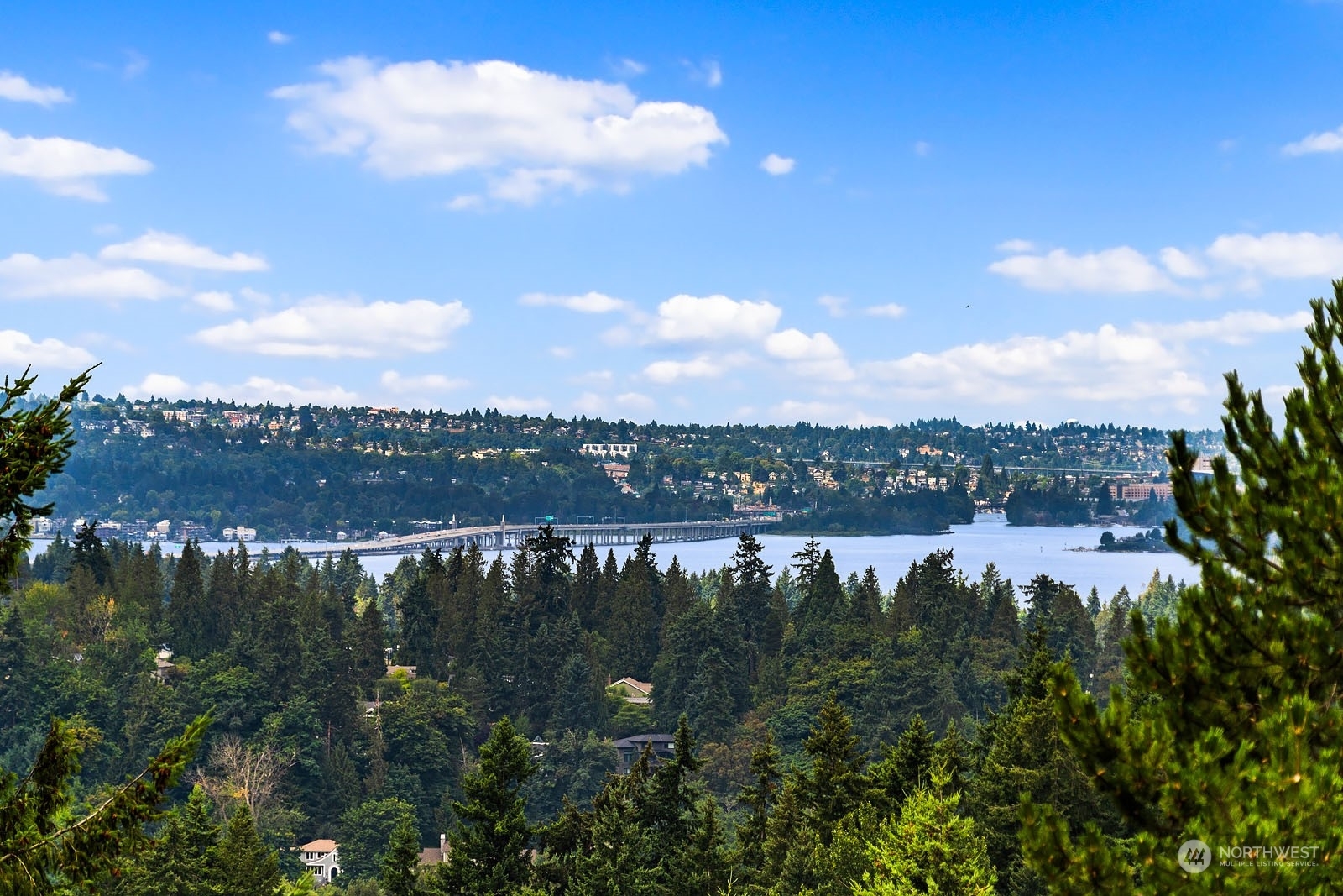 Property Photo: 11110 NE 41st Drive 40 WA 98033