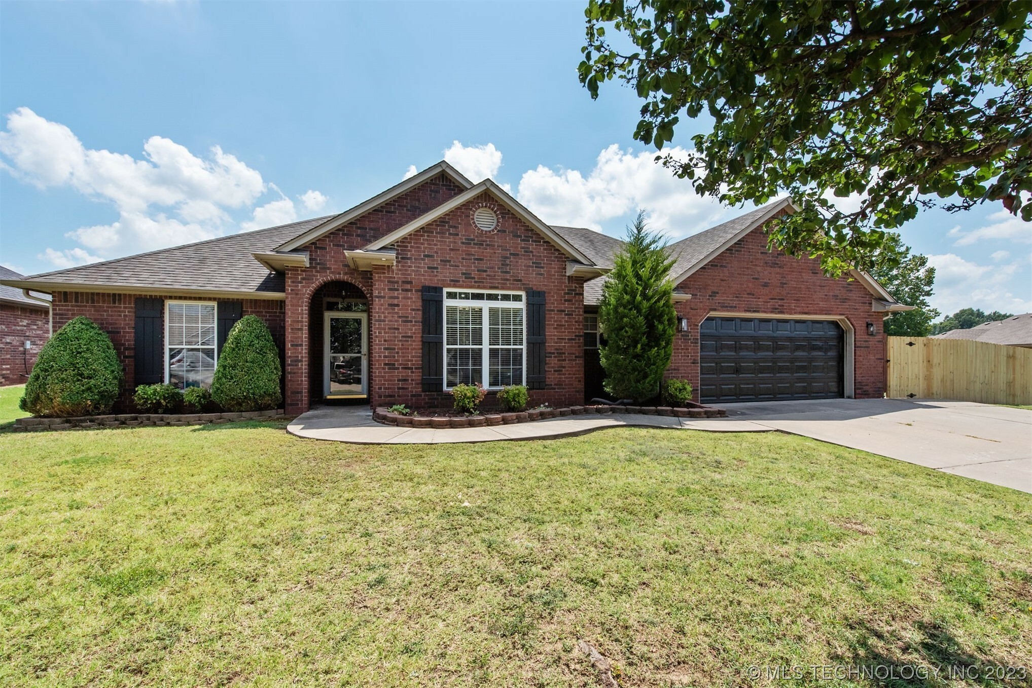 Property Photo:  505 Cary Place  OK 74403 