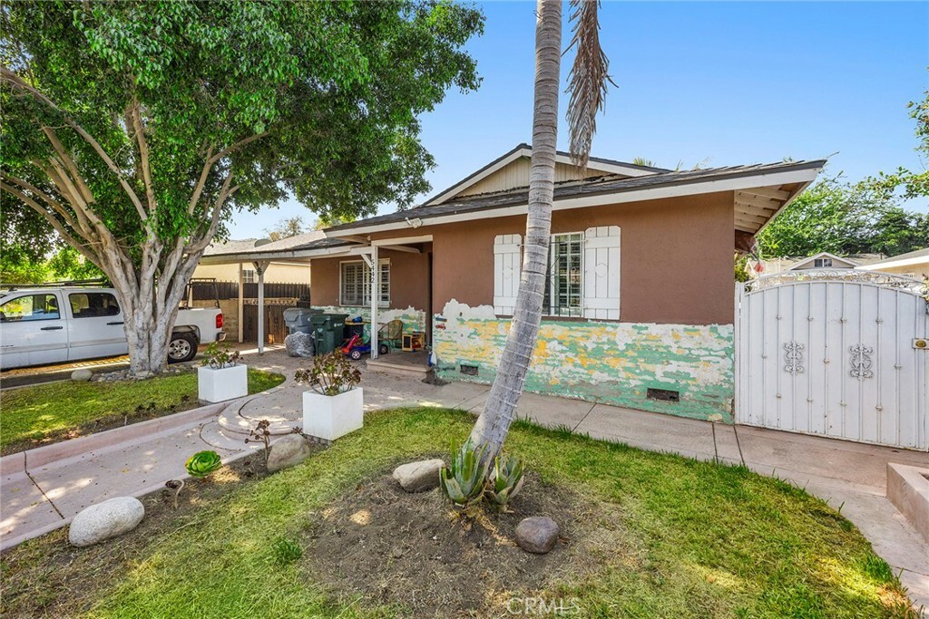 Property Photo:  5442 Olanda St  CA 90262 