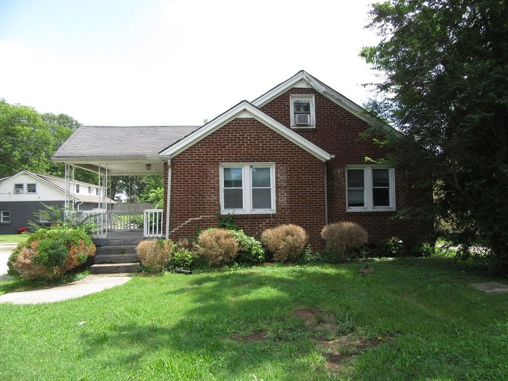 Property Photo: 1812 County Hospital Rd TN 37218