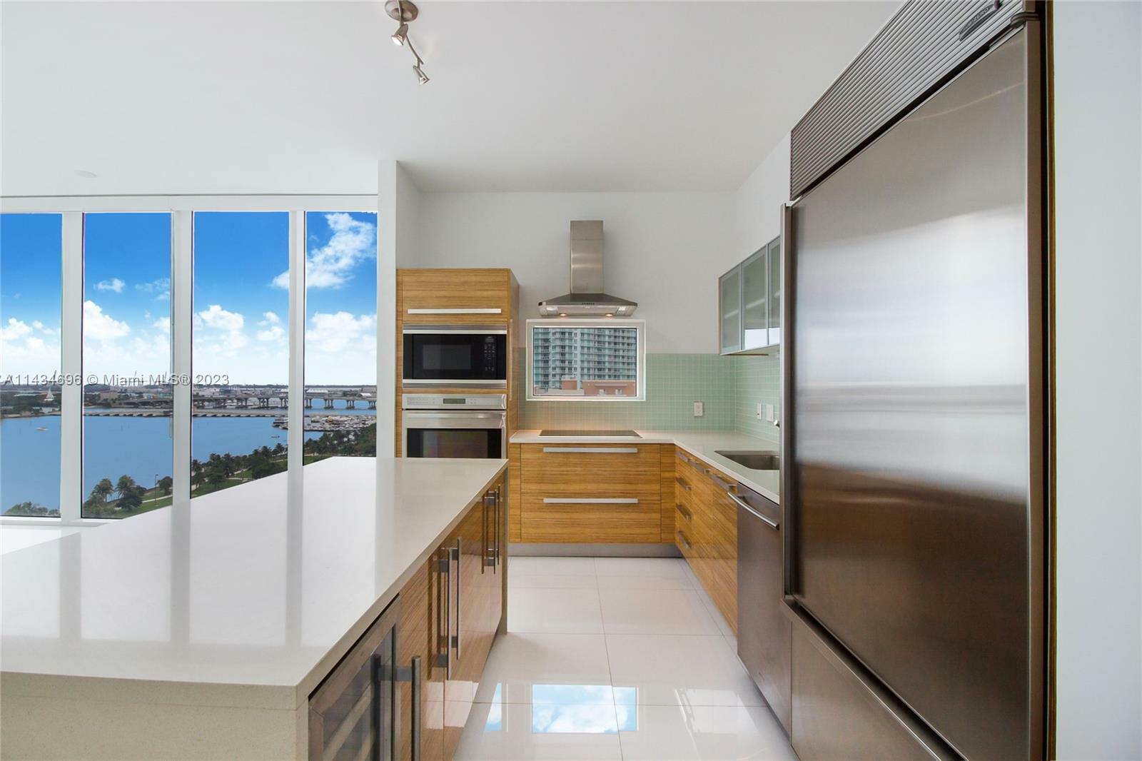 Property Photo:  2020 N Bayshore Dr 1702  FL 33137 