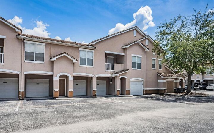 Property Photo: 10537 Villa View Circle FL 33647