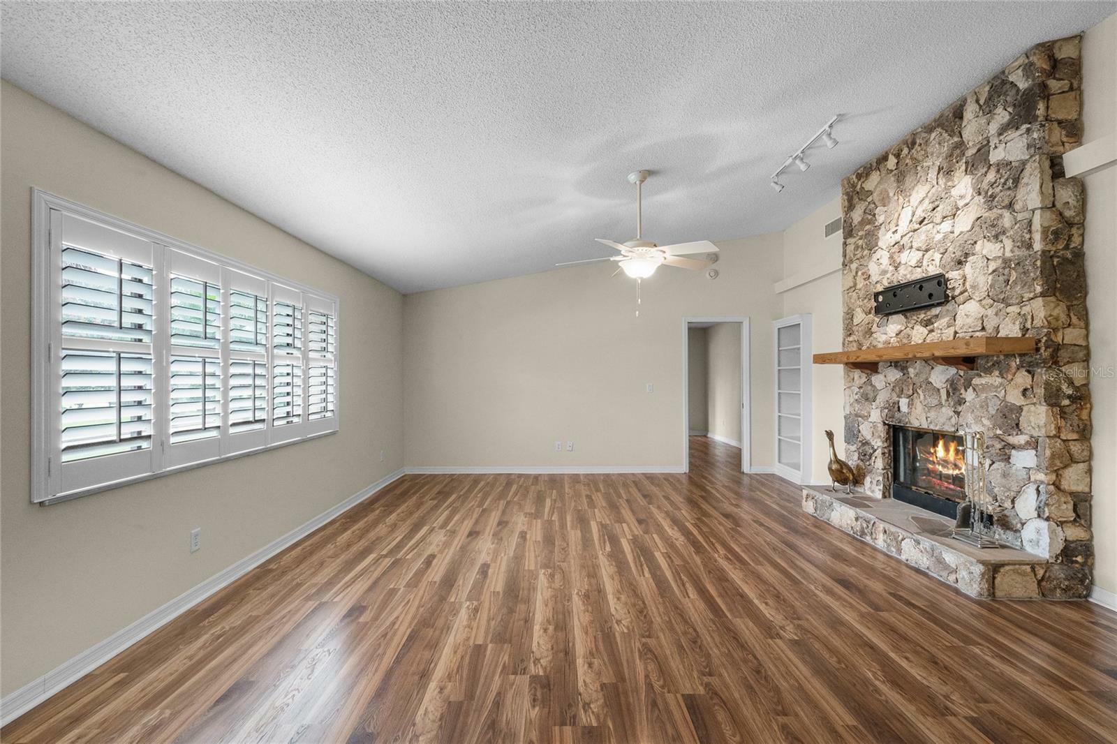 Property Photo: 1239 Oxbow Lane FL 32708