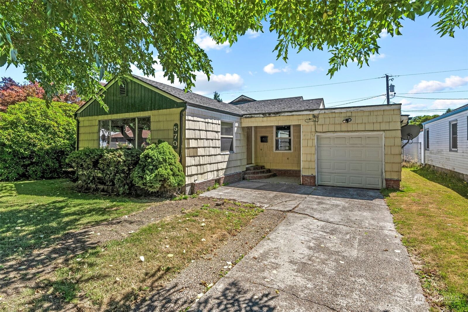 Property Photo: 570 25th Avenue WA 98632