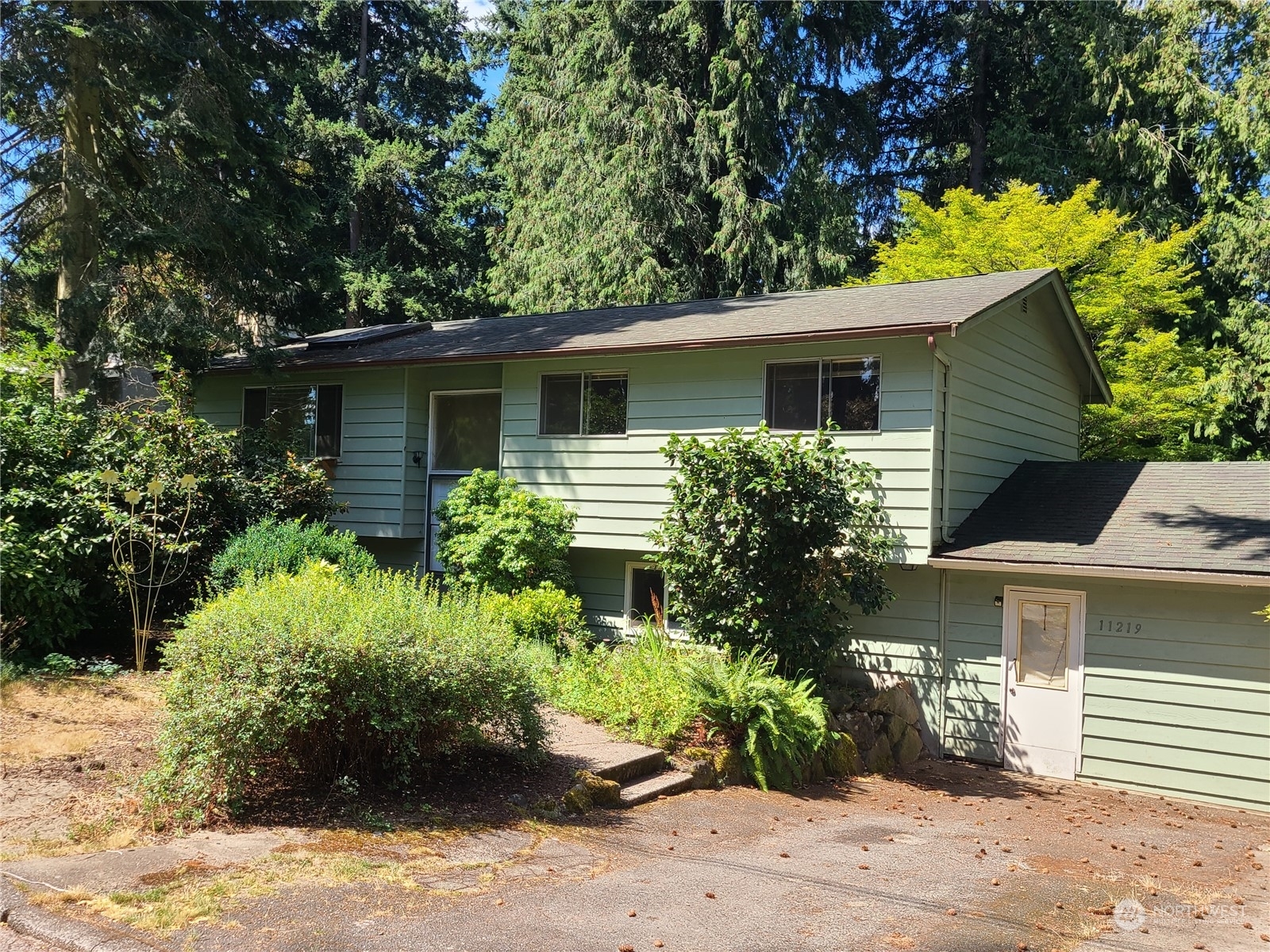 Property Photo:  11219 115th Place NE  WA 98033 