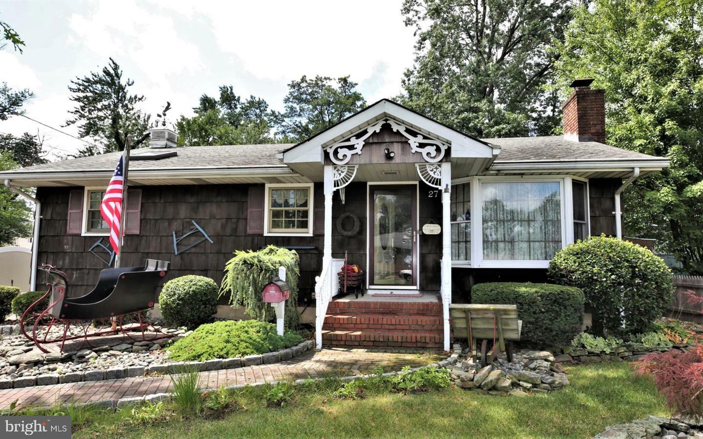 Property Photo:  27 Kirk Street  NJ 07001 