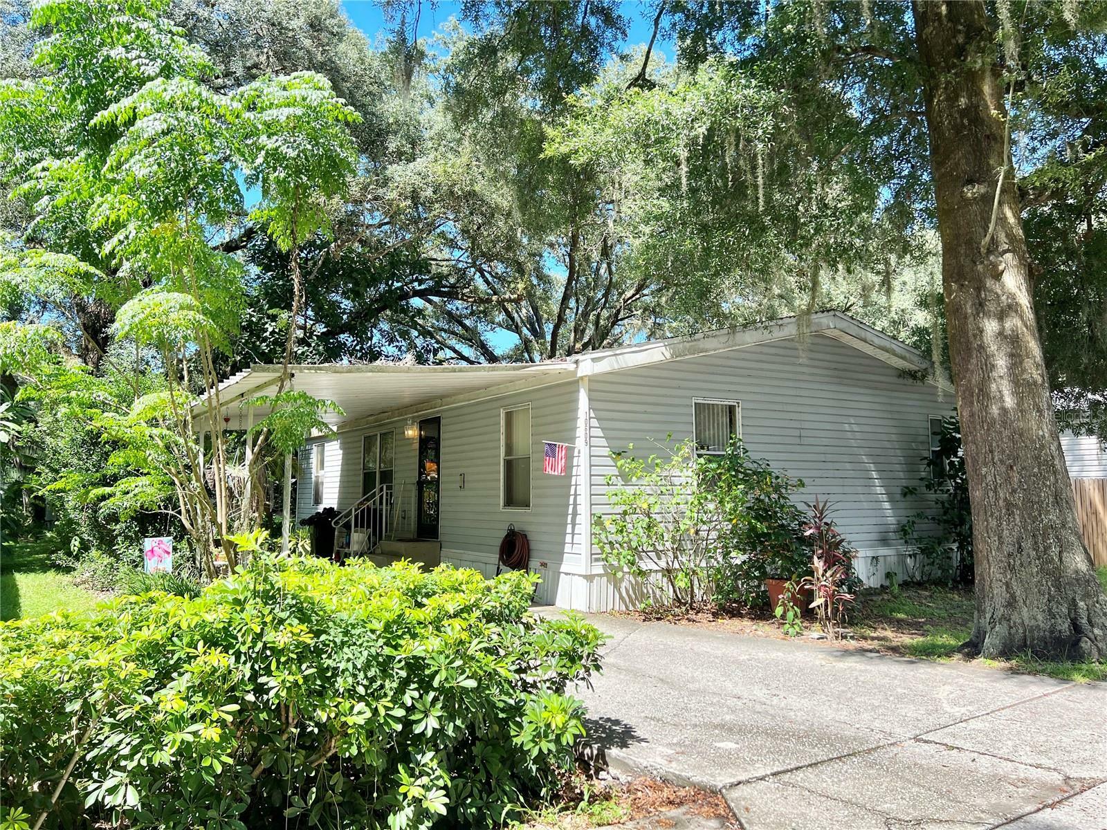 Property Photo:  10609 Bay Hills Circle  FL 33592 