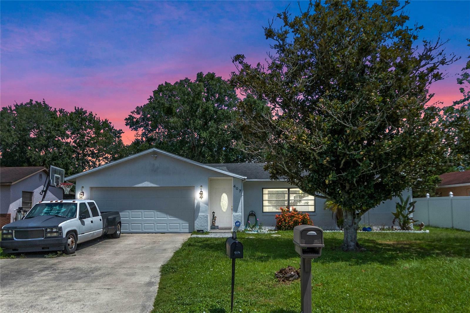 Property Photo:  407 Cart Court  FL 34759 