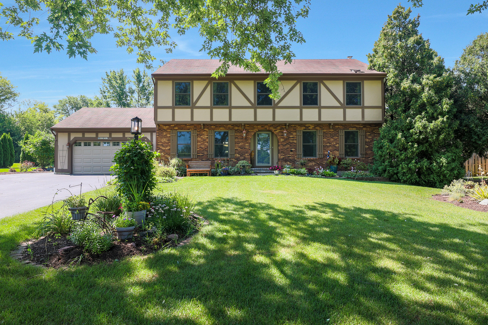 Property Photo: 1311 Lexington Drive IL 60102