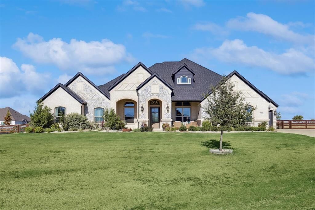 Property Photo:  524 Westcreek Lane  TX 76226 