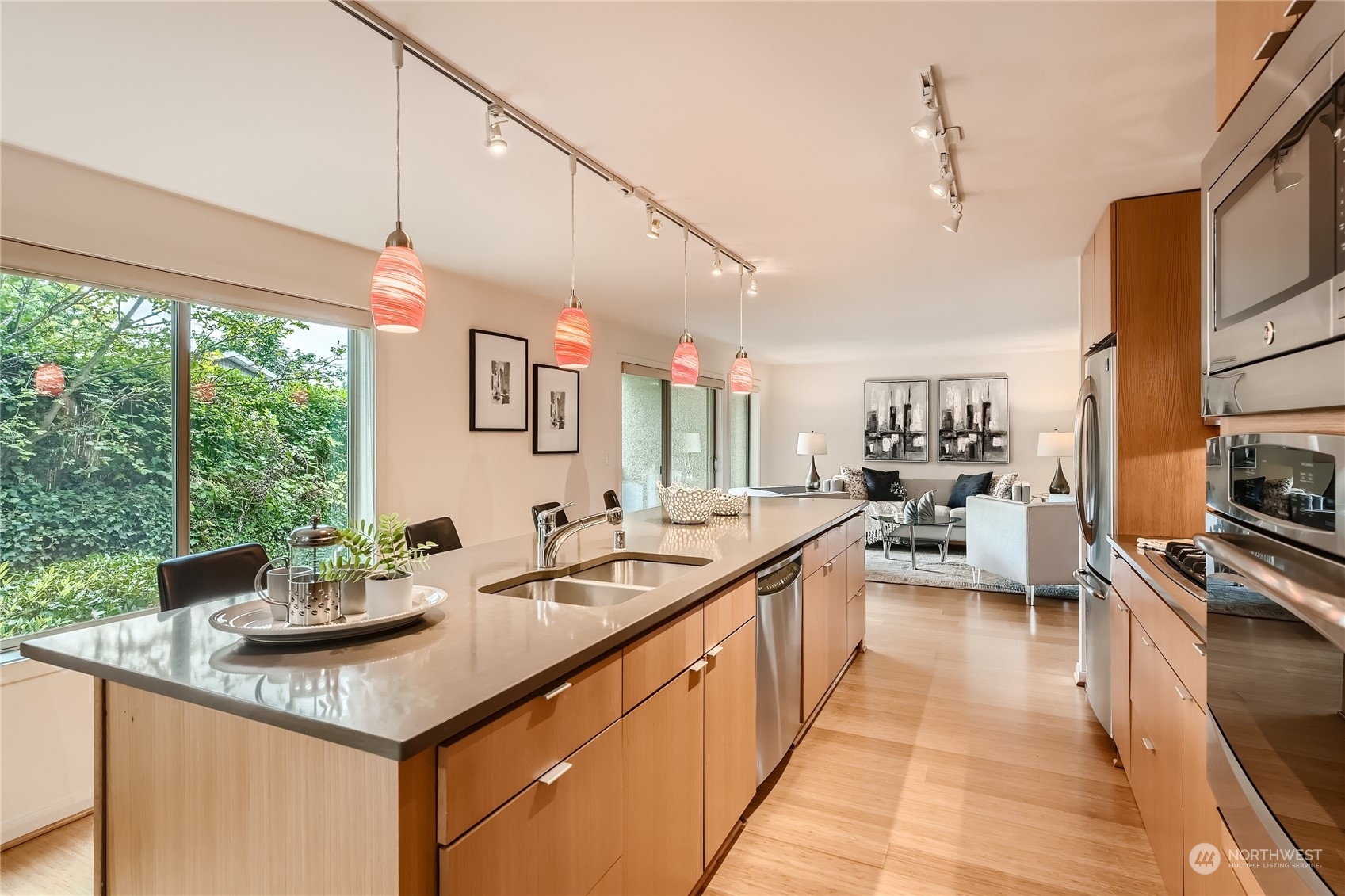 Property Photo: 9951 NE Lake Washington Boulevard 37 WA 98004