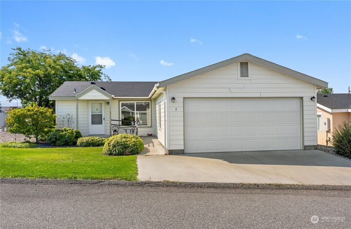 Property Photo: 1 Laguna Place W WA 98841